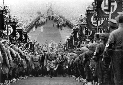 أدولف هتلر ... طغاة على مر التاريخ .. Hitler_rally_steps+large